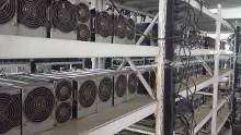 An expansive view of a US mining farm, showcasing rows of efficient Bitcoin mining rigs